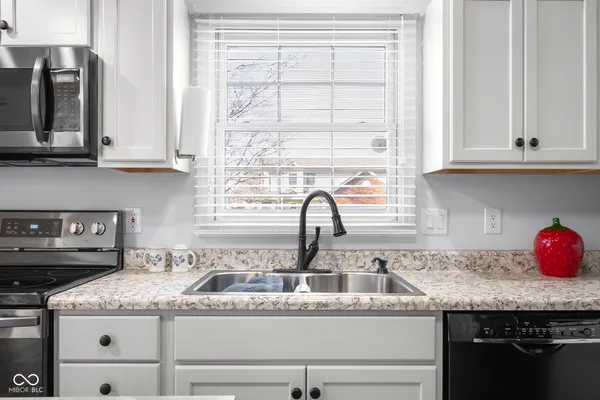 $299,500 | 3230 Queensbury Drive, Columbus, IN 47203