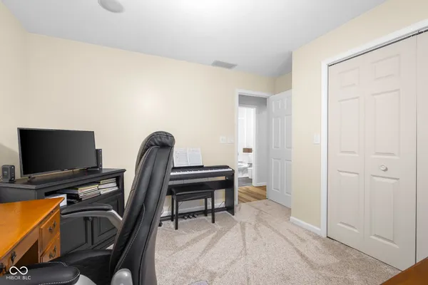 $299,500 | 3230 Queensbury Drive, Columbus, IN 47203