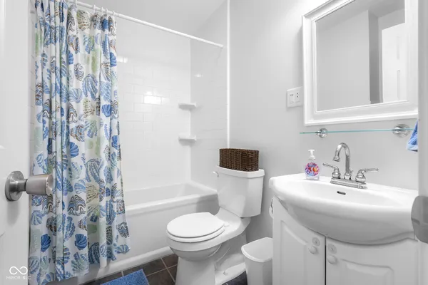 $299,500 | 3230 Queensbury Drive, Columbus, IN 47203