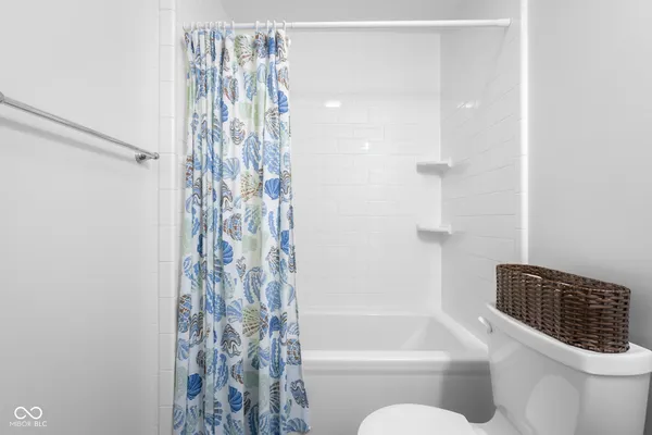 $299,500 | 3230 Queensbury Drive, Columbus, IN 47203