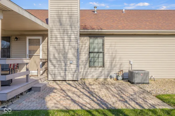 $299,500 | 3230 Queensbury Drive, Columbus, IN 47203