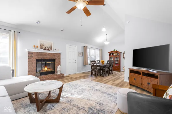 $299,500 | 3230 Queensbury Drive, Columbus, IN 47203