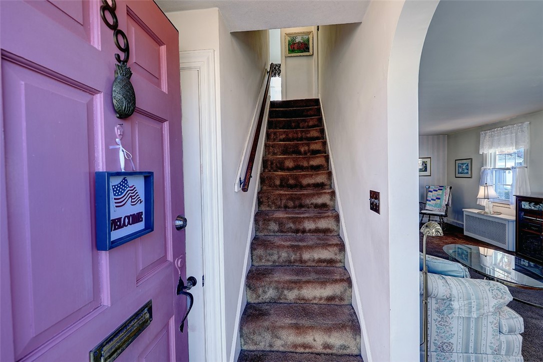 89 Warwick Road Pawtucket, RI 02861 - Photo 4 of 34