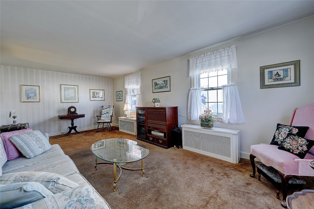 89 Warwick Road Pawtucket, RI 02861 - Photo 5 of 34