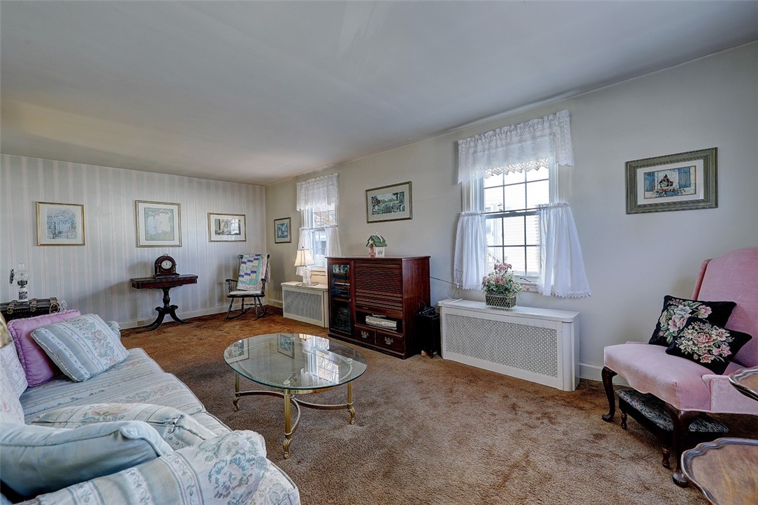 89 Warwick Road Pawtucket, RI 02861 - Photo 6 of 34