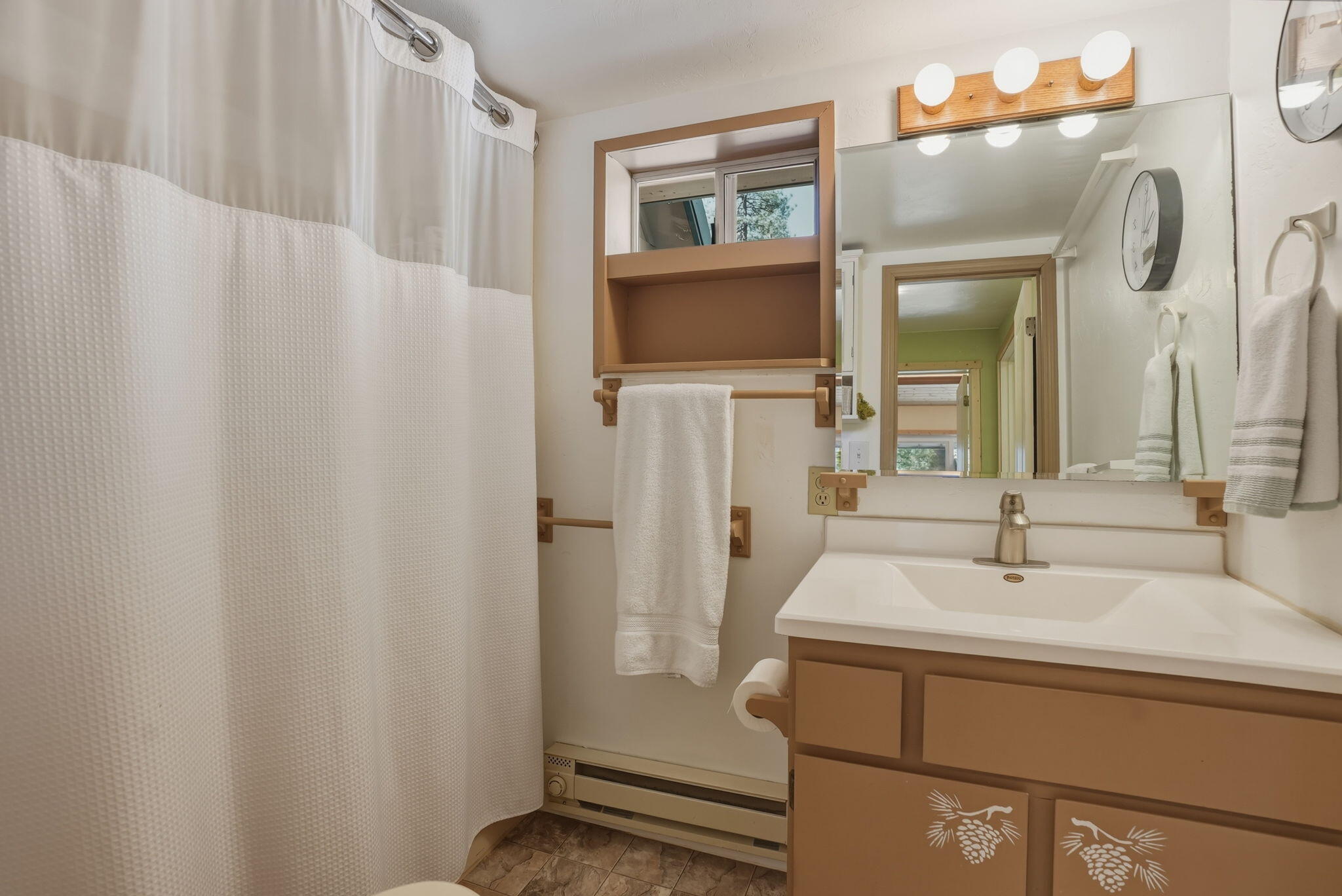 15020 Remuda Road Sisters, OR 97759 - Photo 29 of 61 Full Bathroom with Shower/Tub