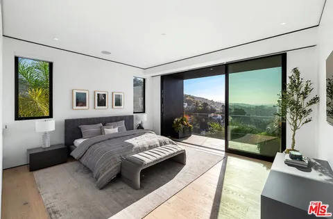 $23,500,000 | 8116 Laurel View Drive, Los Angeles, CA 90069