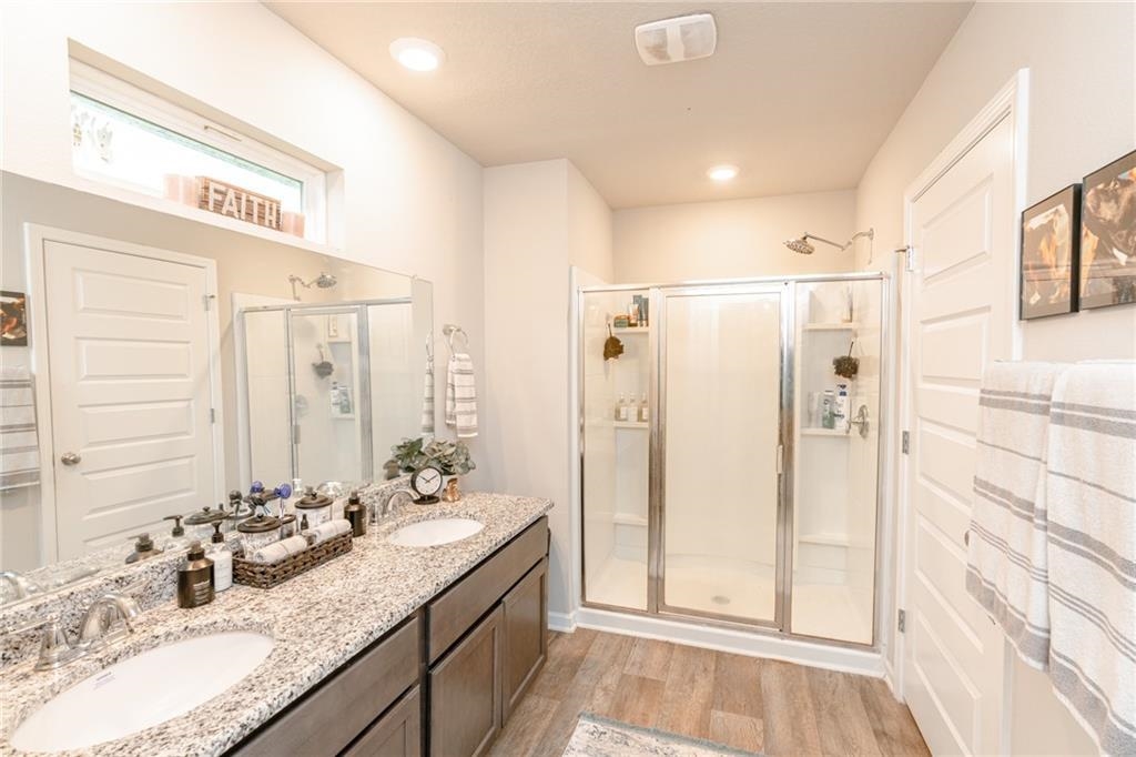 10162 Brodick Loop Daphne, AL 36527 - Photo 22 of 33 Bathroom