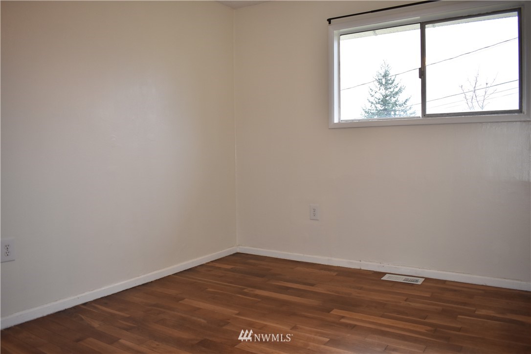2760 Maple Street Bremerton, WA 98310 - Photo 14 of 19 Gallery Image 14