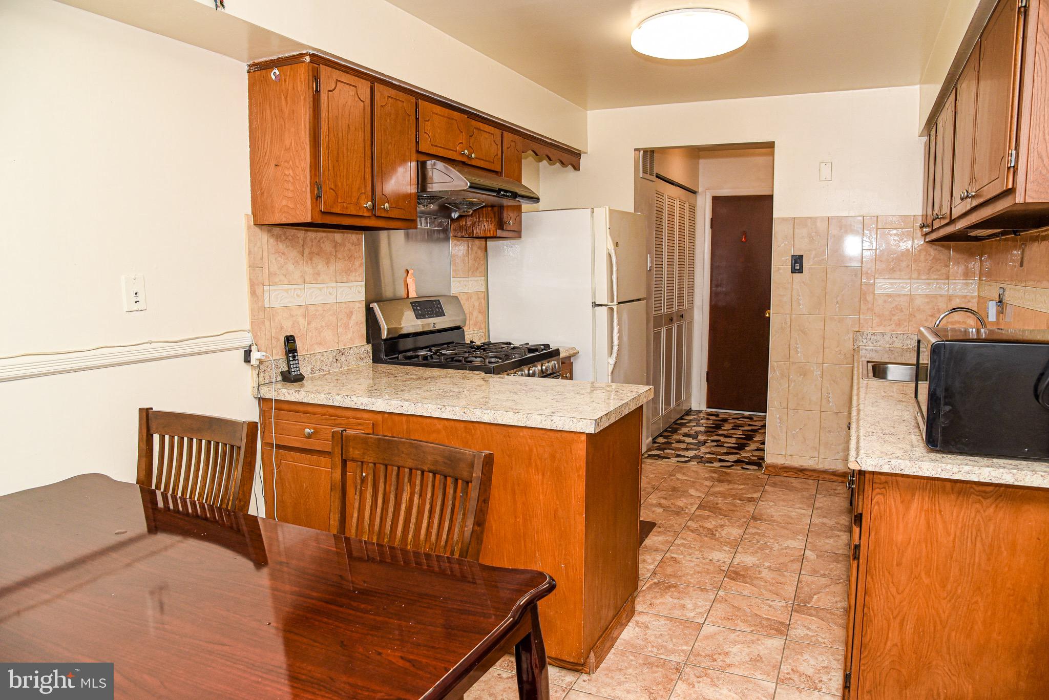 163 Rennard Street Philadelphia, PA 19116 - Photo 8 of 27 Gallery Image 8