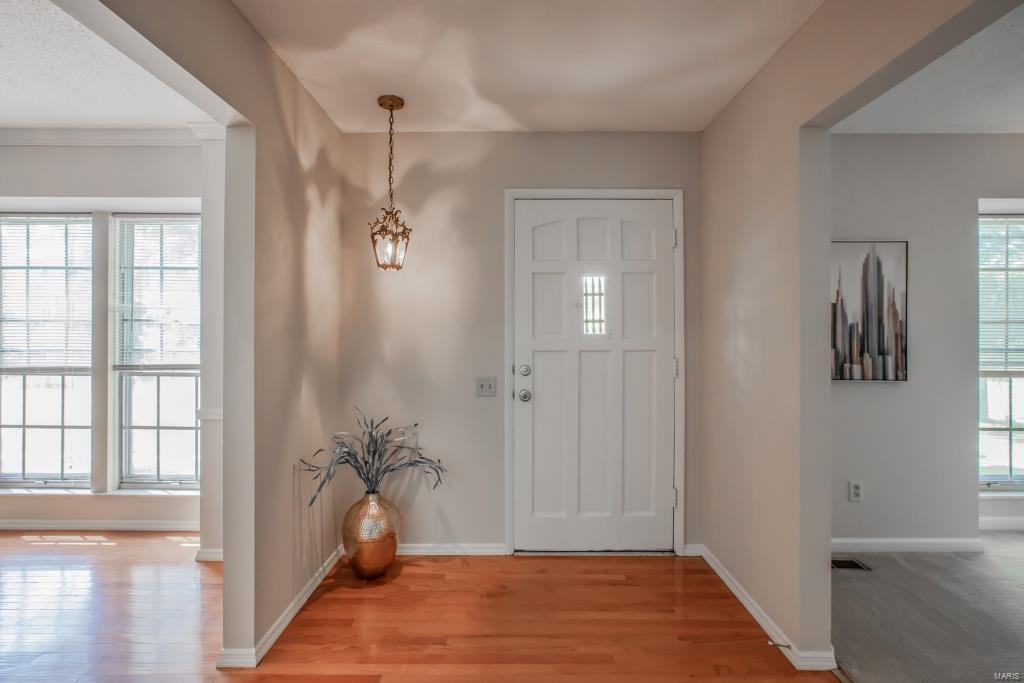 1238 Creve Coeur Mill Road St. Louis, MO 63146 - Photo 3 of 26 Gallery Image 3