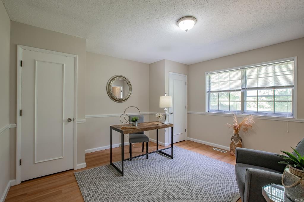 1238 Creve Coeur Mill Road St. Louis, MO 63146 - Photo 8 of 26 Gallery Image 8