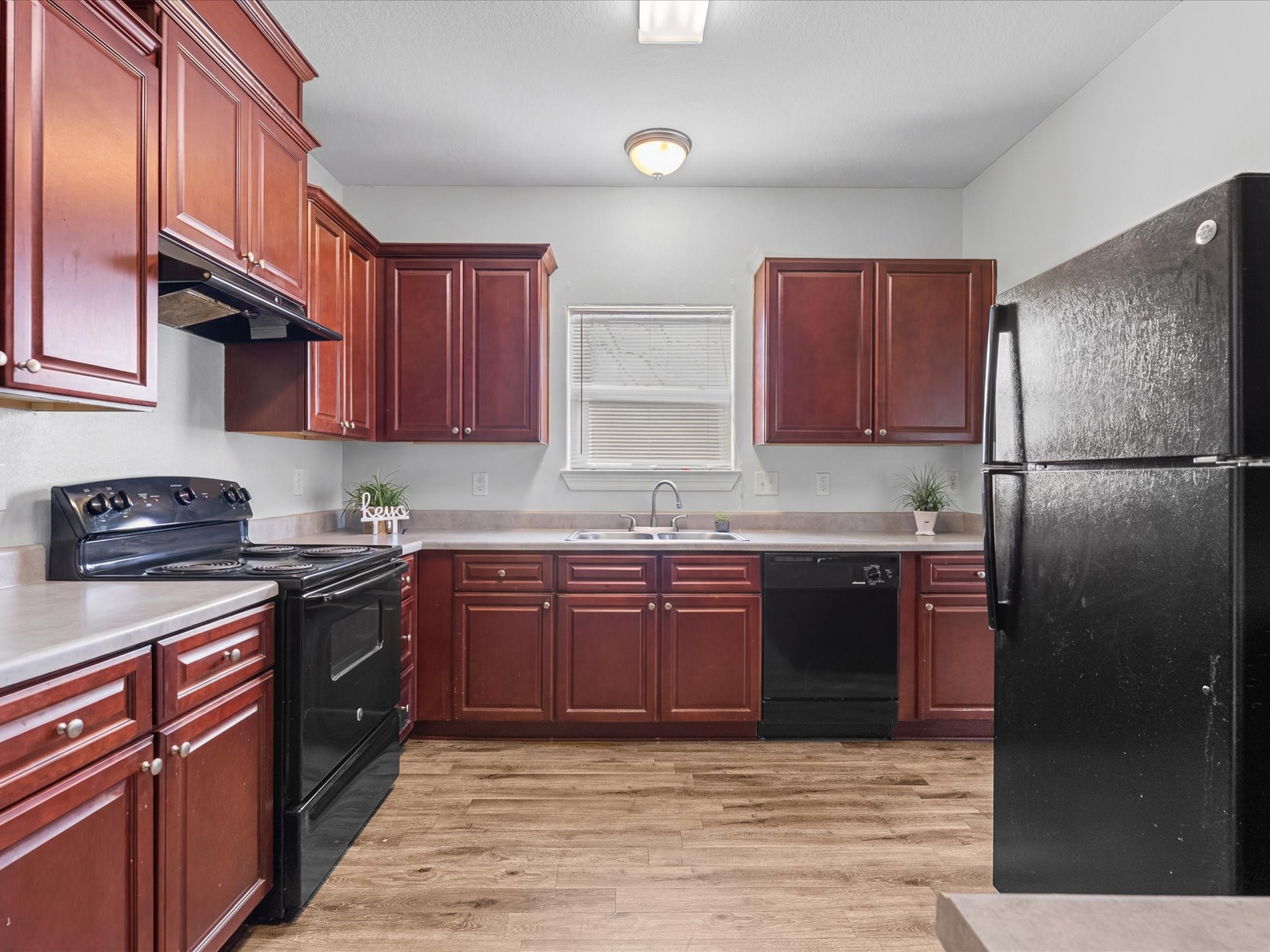 2105 Howell Avenue La Marque, TX 77568 - Photo 7 of 19 Kitchen