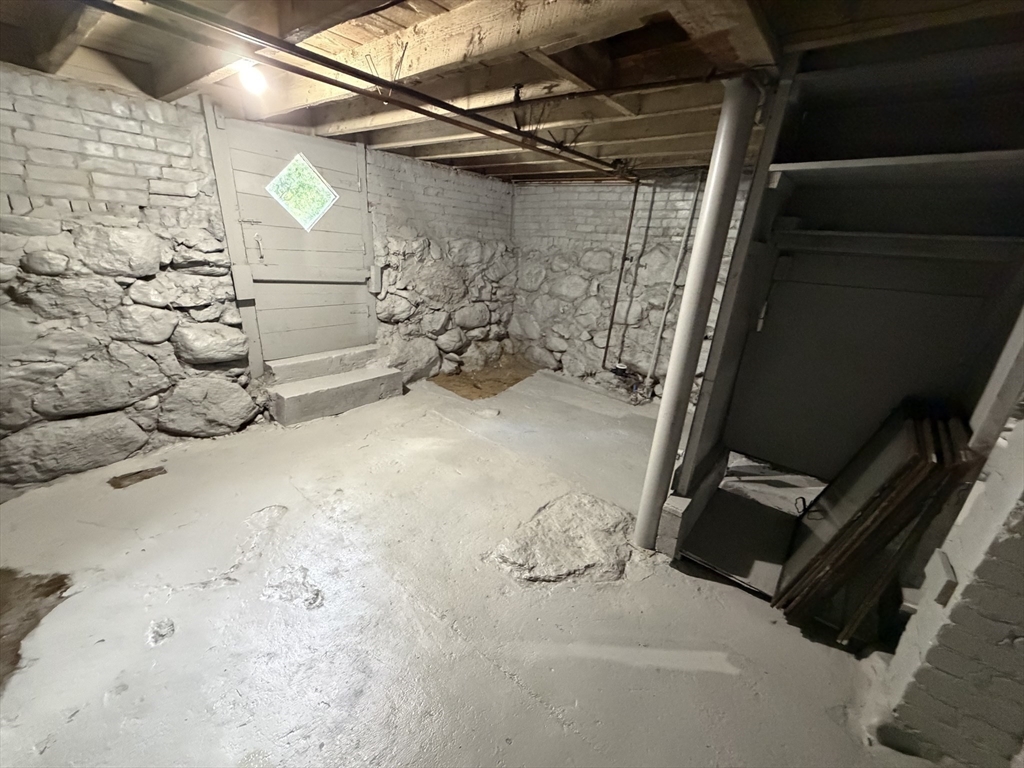 8 Nadeau Street Gardner, MA 01440 - Photo 27 of 33