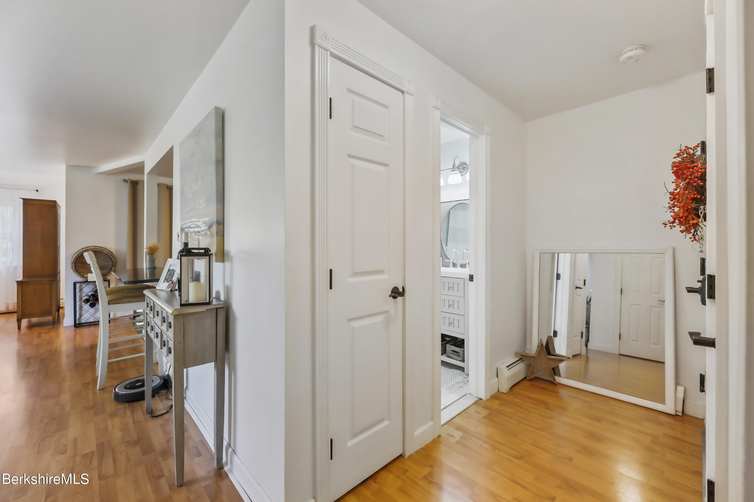 260 Pittsfield Road, Unit C17 Lenox, MA 01240 - Photo 4 of 19 Foyer