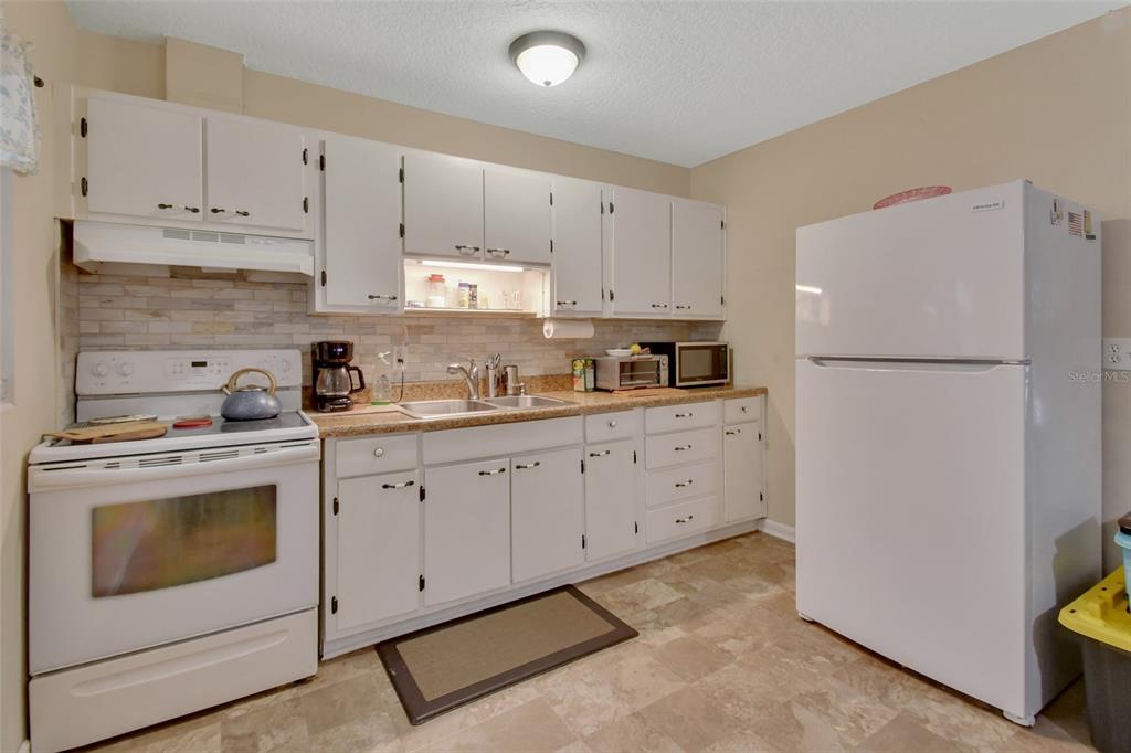 307 South Ridgewood Avenue DeLand, FL 32720 - Photo 9 of 33 Gallery Image 9