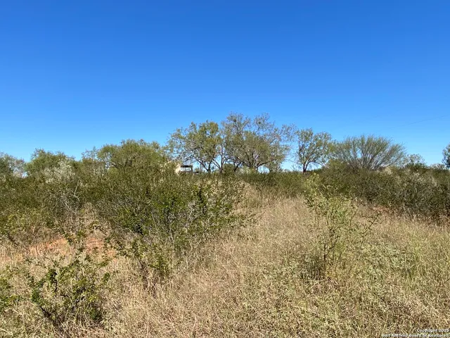 $79,900 | 146 Cr 2666 Moore Tx 78057, Devine, TX 78016