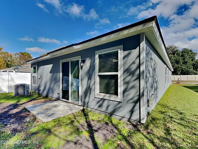 $2,129 | 8048 Meadow Walk Lane, Jacksonville, FL 32256