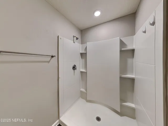 $2,129 | 8048 Meadow Walk Lane, Jacksonville, FL 32256