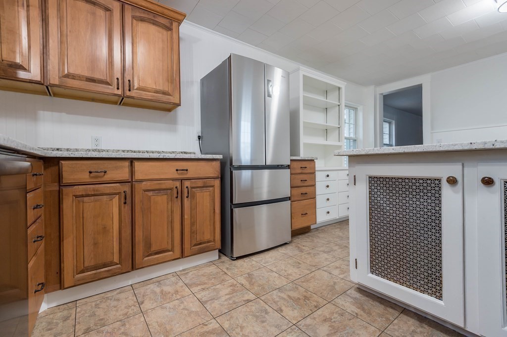 48 Arlington Road, Unit 2 Woburn, MA 01801 - Photo 9 of 19 Gallery Image 9