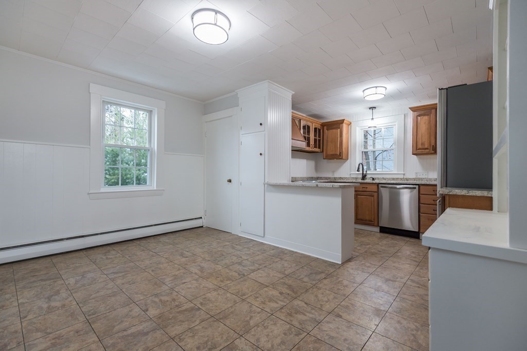 48 Arlington Road, Unit 2 Woburn, MA 01801 - Photo 10 of 19 Gallery Image 10