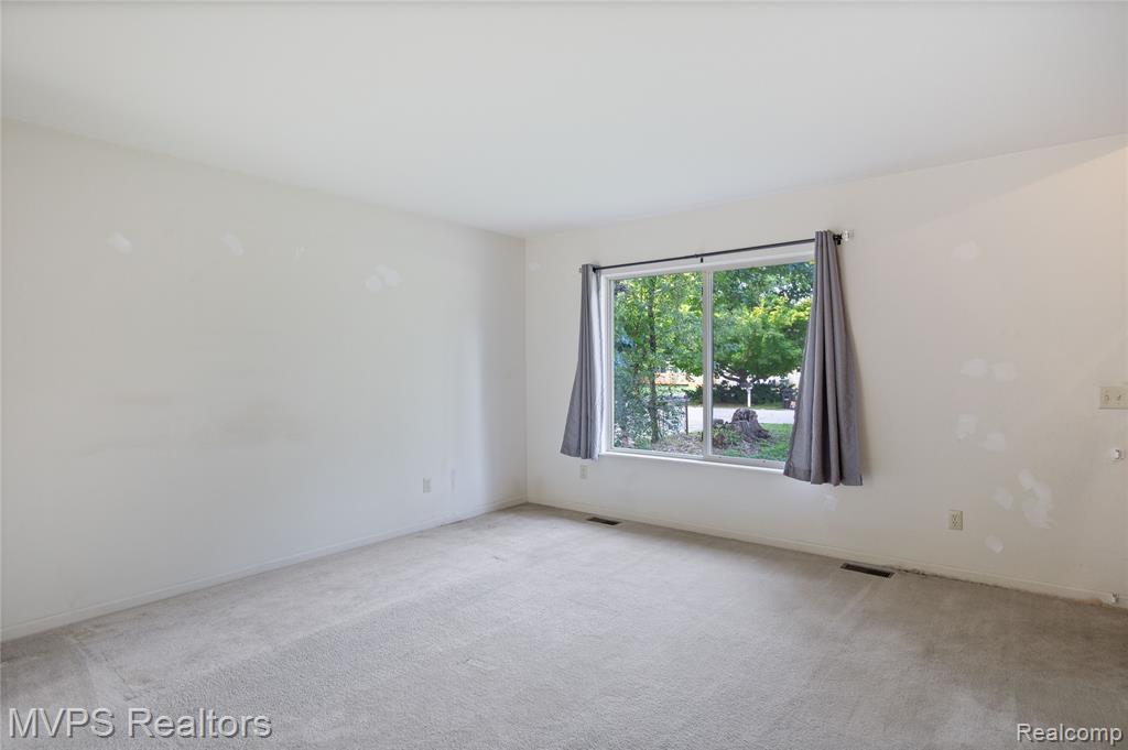 4636 Jerome Road Clarkston, MI 48346 - Photo 14 of 30