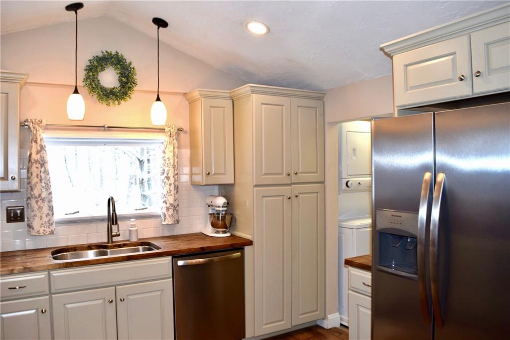 14 Henry Road Tarentum, PA 15084 - Photo 5 of 25 Gallery Image 5