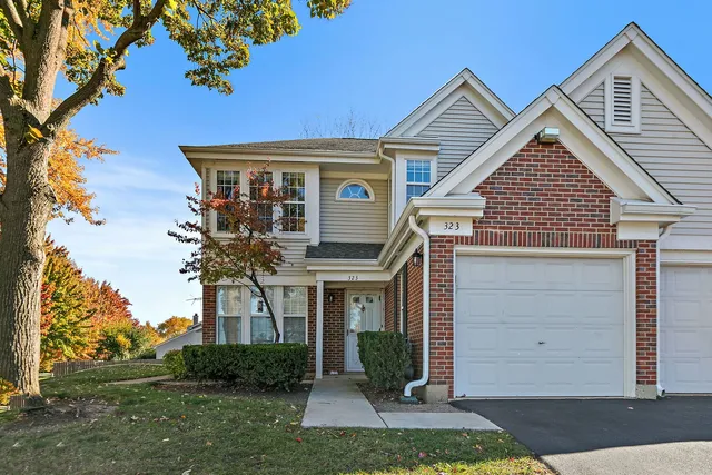 $284,900 | 323 Green Knoll Lane, Unit 323, Streamwood, IL 60107