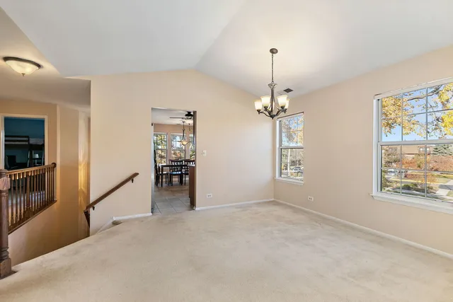 $284,900 | 323 Green Knoll Lane, Unit 323, Streamwood, IL 60107