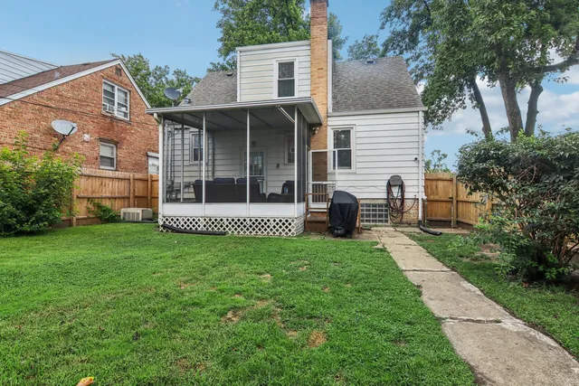 $289,900 | 9258 South Albany Avenue, Evergreen Park, IL 60805