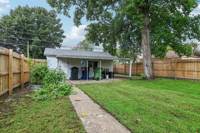 $289,900 | 9258 South Albany Avenue, Evergreen Park, IL 60805