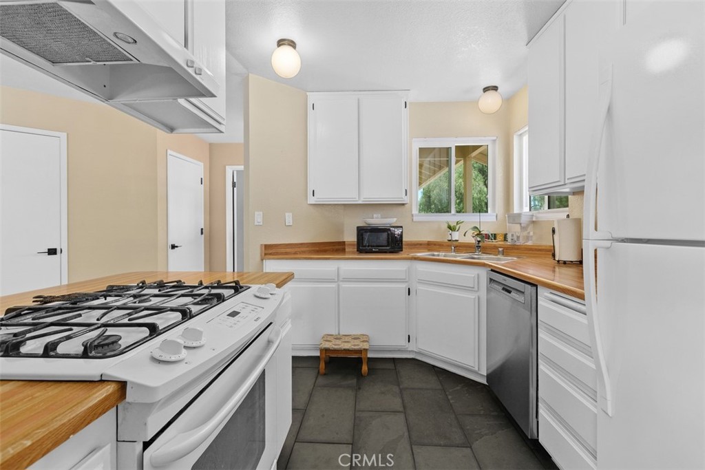 985 North Main Avenue Fallbrook, CA 92028 - Photo 15 of 30