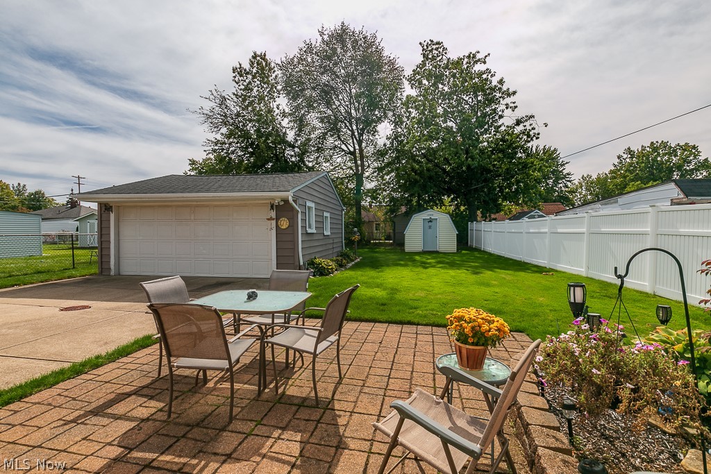 30116 Forestgrove Road Willowick, OH 44095 - Photo 7 of 33 Privacy views