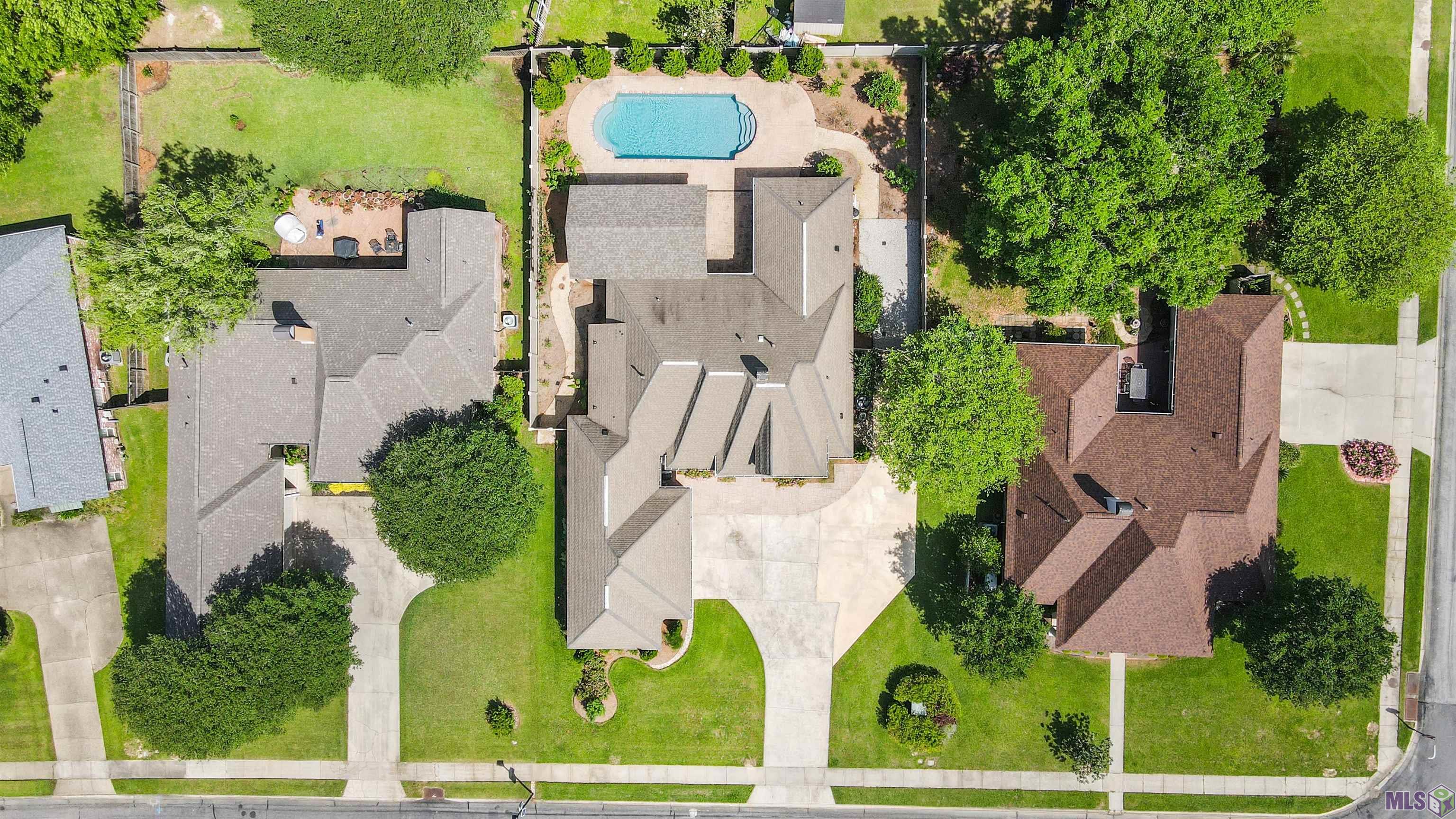 18939 Beaujolaes Avenue Baton Rouge, LA 70817 - Photo 15 of 17