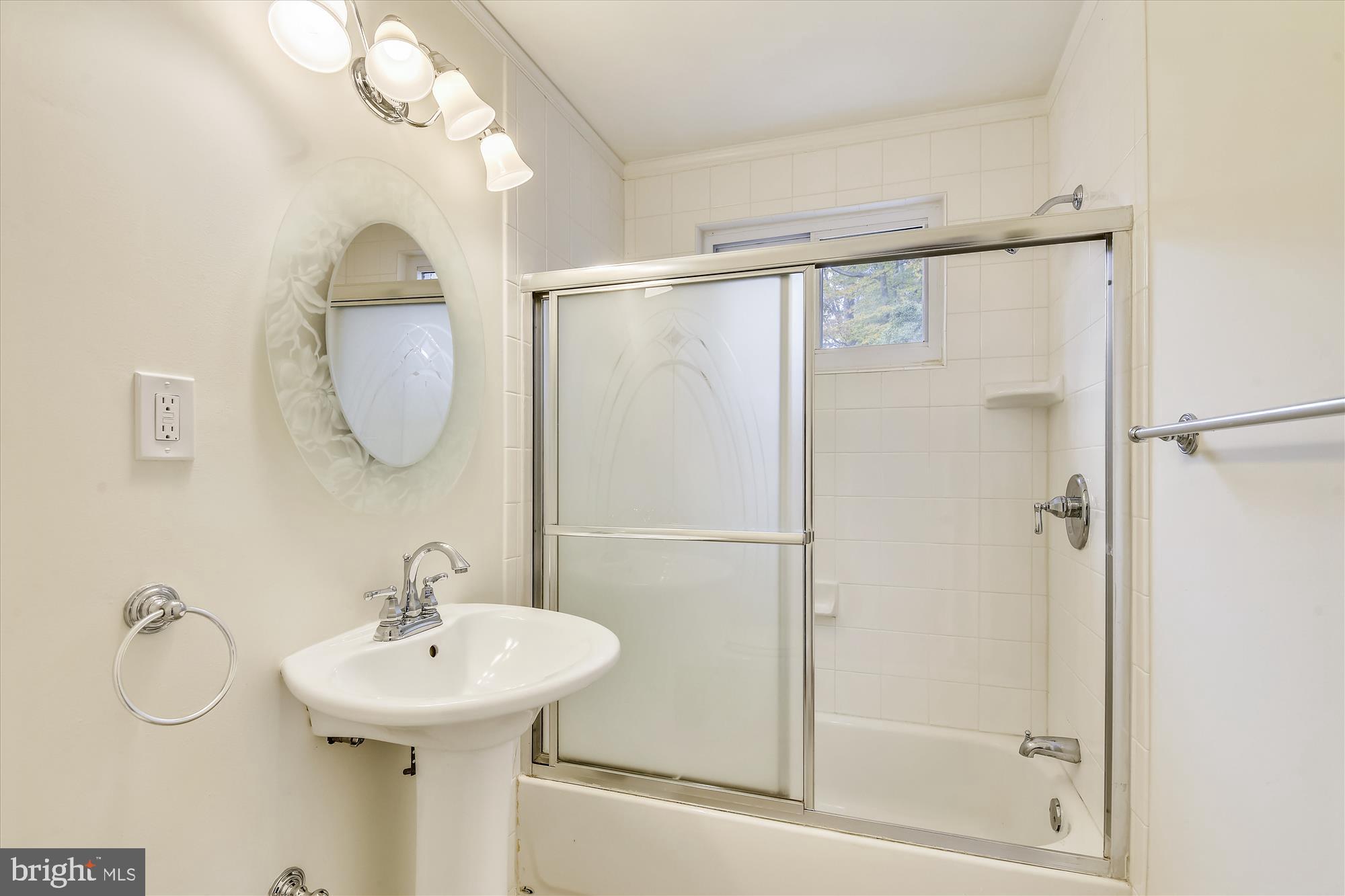 5514 Margate Street Springfield, VA 22151 - Photo 12 of 49 Main Level Full Bath