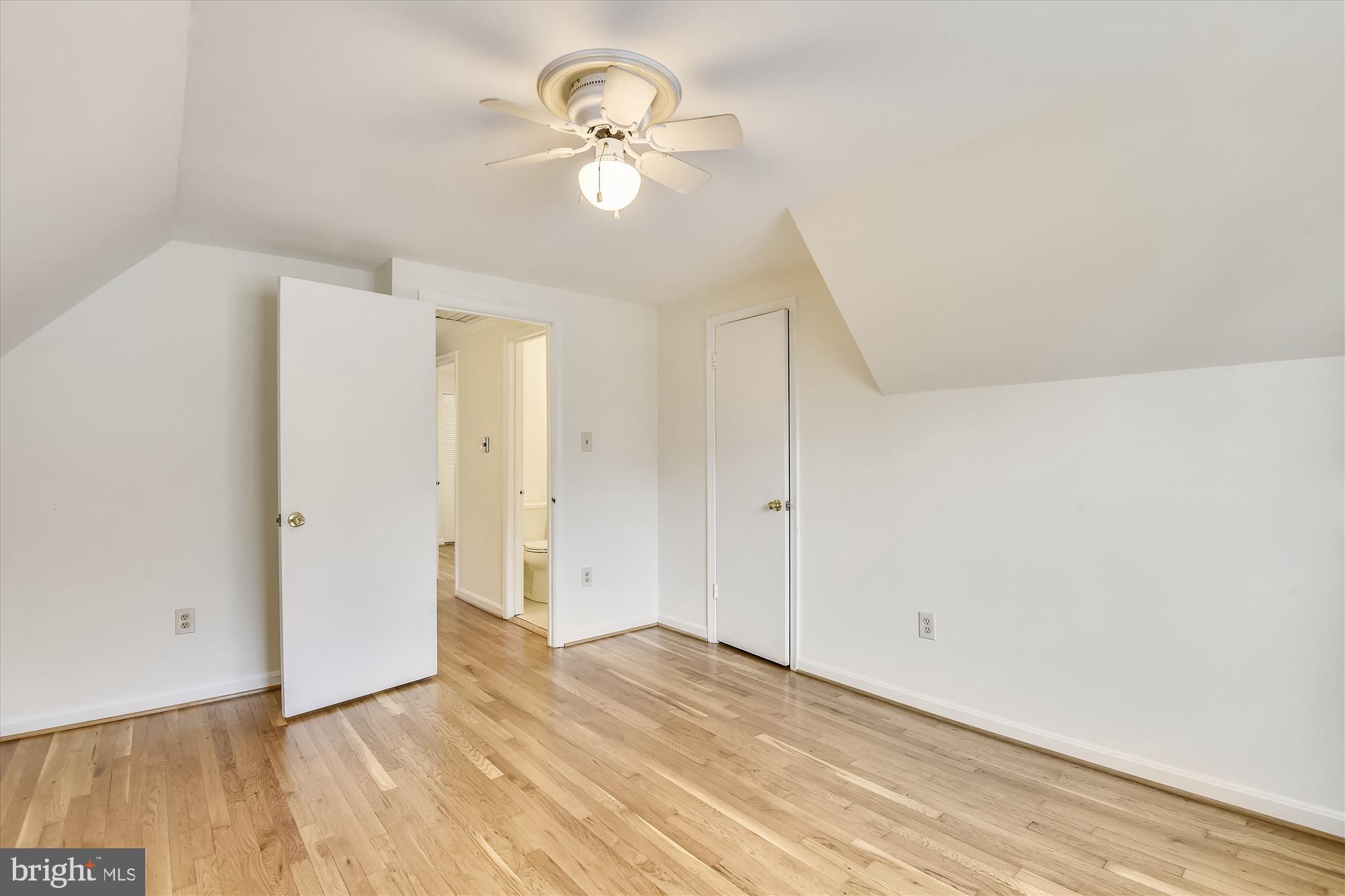 5514 Margate Street Springfield, VA 22151 - Photo 18 of 49 Upper Level Bedroom