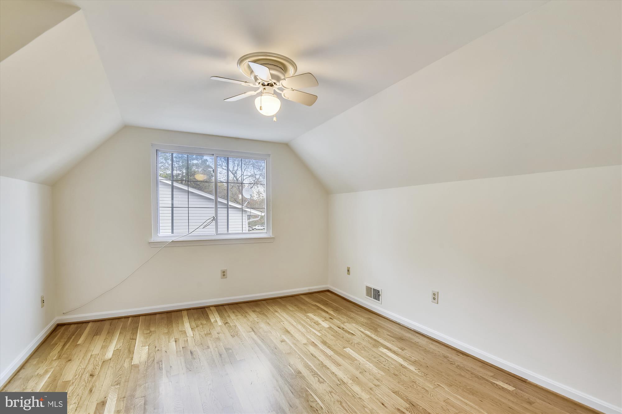 5514 Margate Street Springfield, VA 22151 - Photo 21 of 49 Upper Level Bedroom