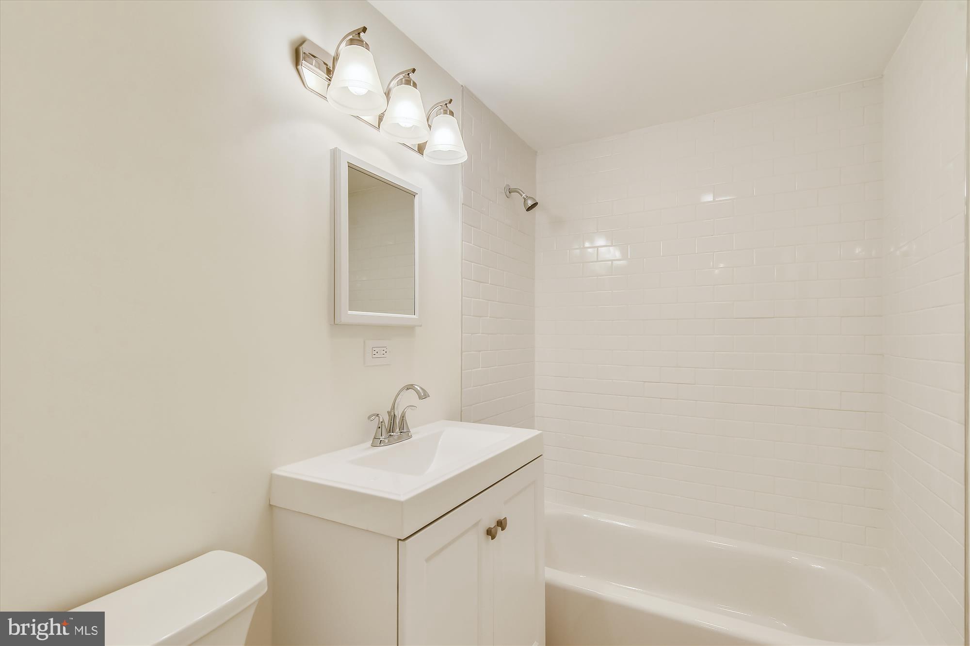 5514 Margate Street Springfield, VA 22151 - Photo 23 of 49 Upper Level Full Bath