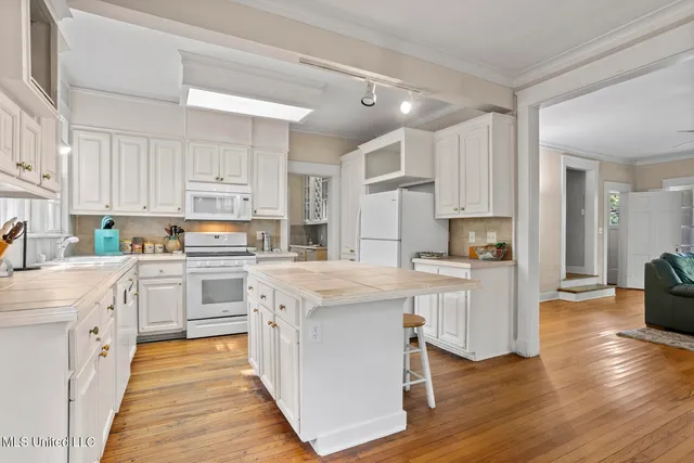 $299,000 | 3730 Kings Highway, Jackson, MS 39216