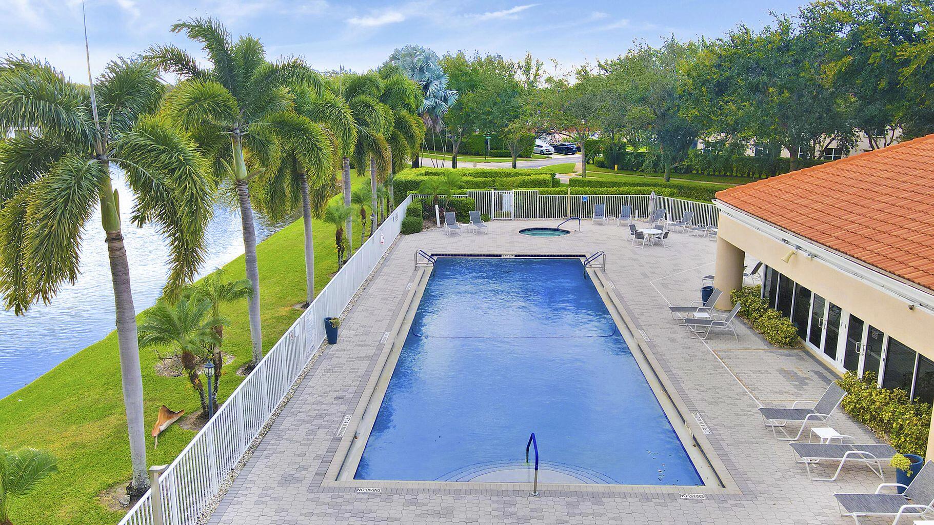 8237 Vía Bella Boca Raton, FL 33496 - Photo 36 of 41 Community Pool