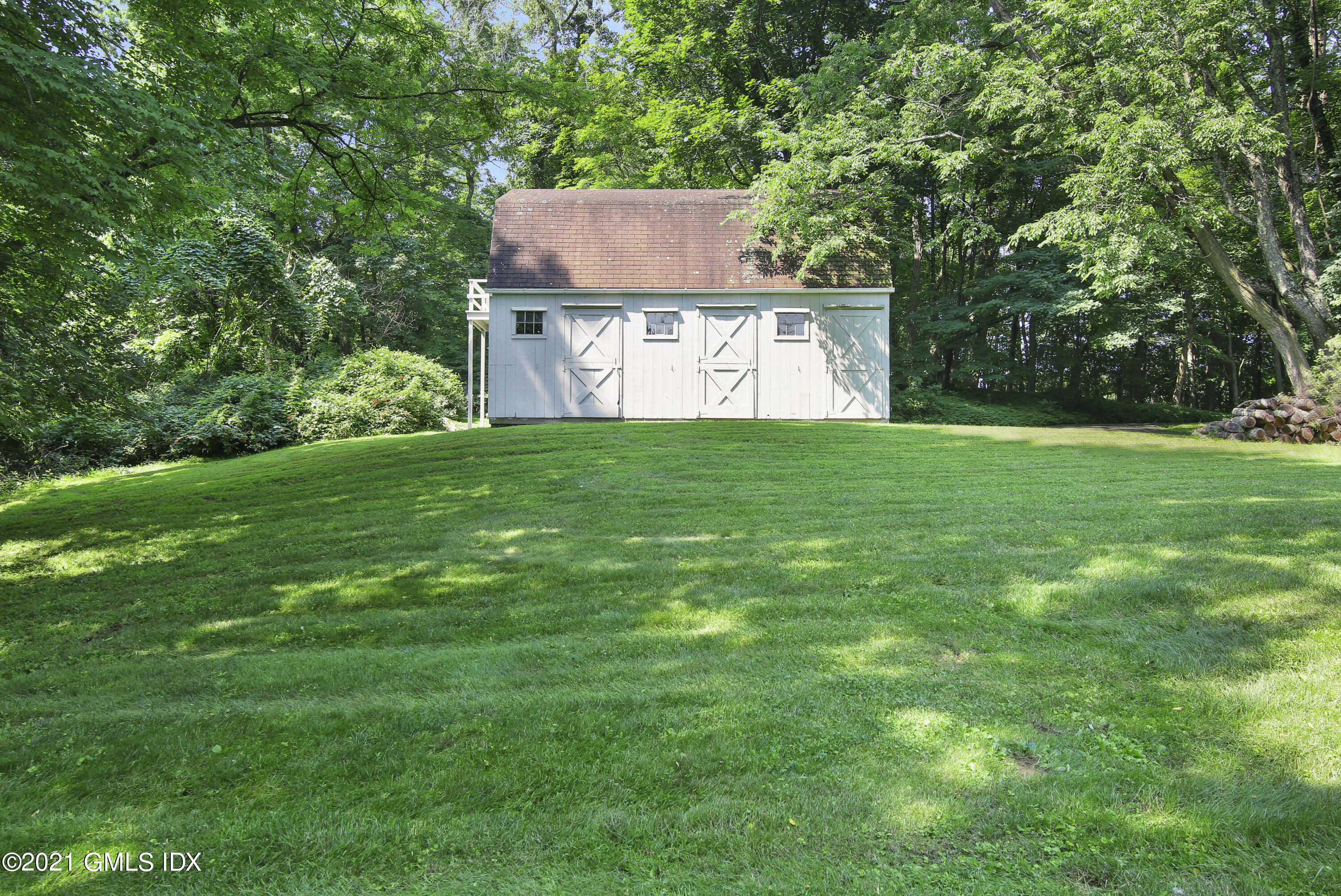 245 Bedford Road Greenwich, CT 06831 - Photo 23 of 27 a view of a yard with grass and a large tree