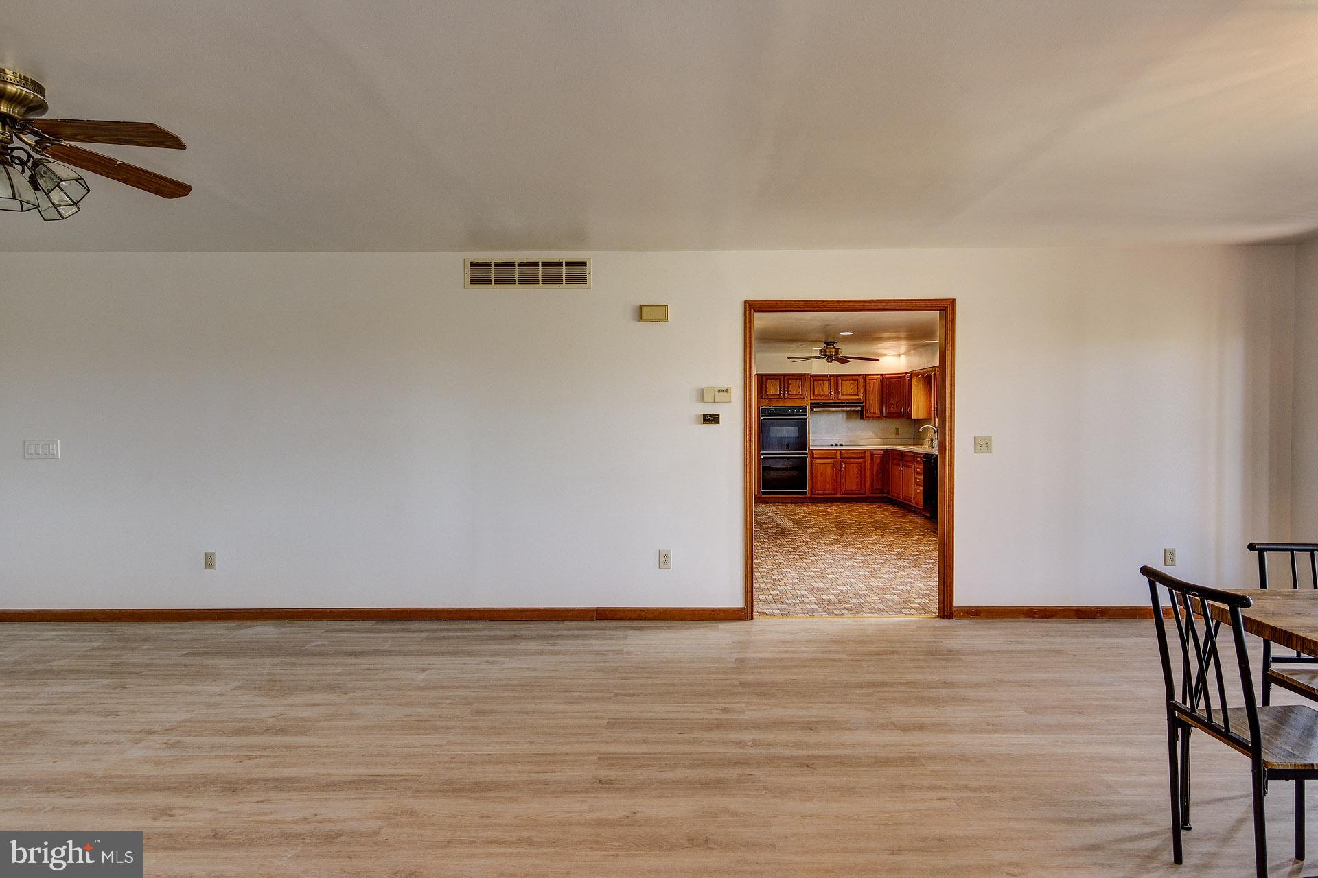 120 Richards Road Bridgeton, NJ 08302 - Photo 13 of 48 Entry to Living Area