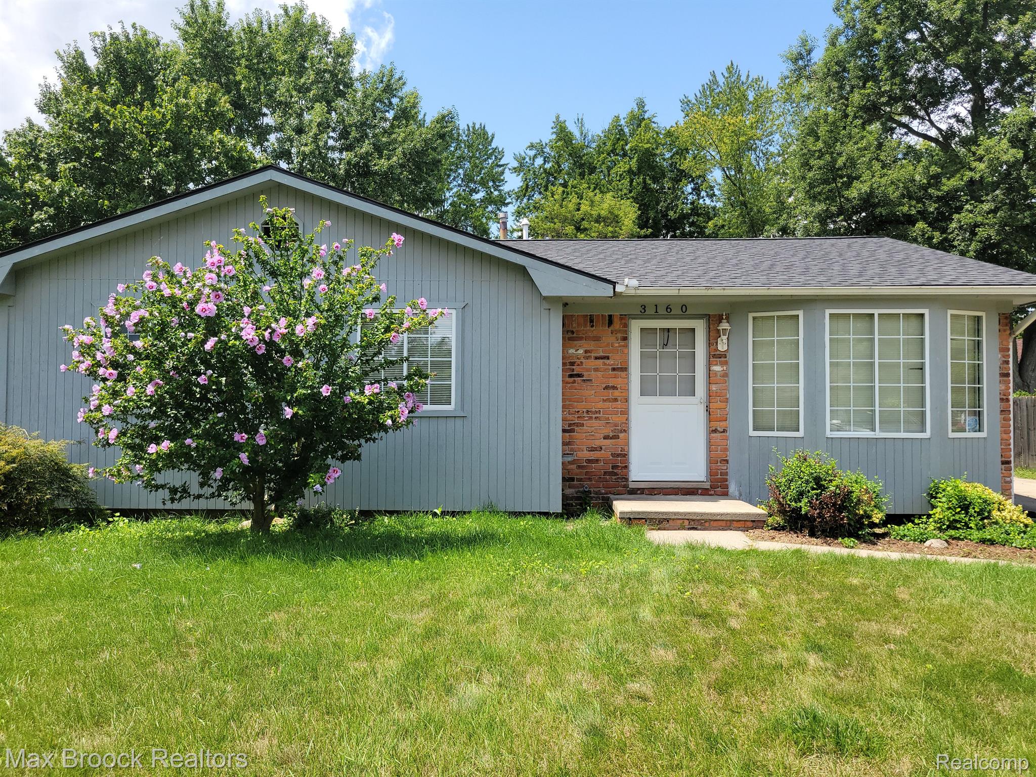 Welcome to 3160 Eastern Avenue, Rochester Hills!