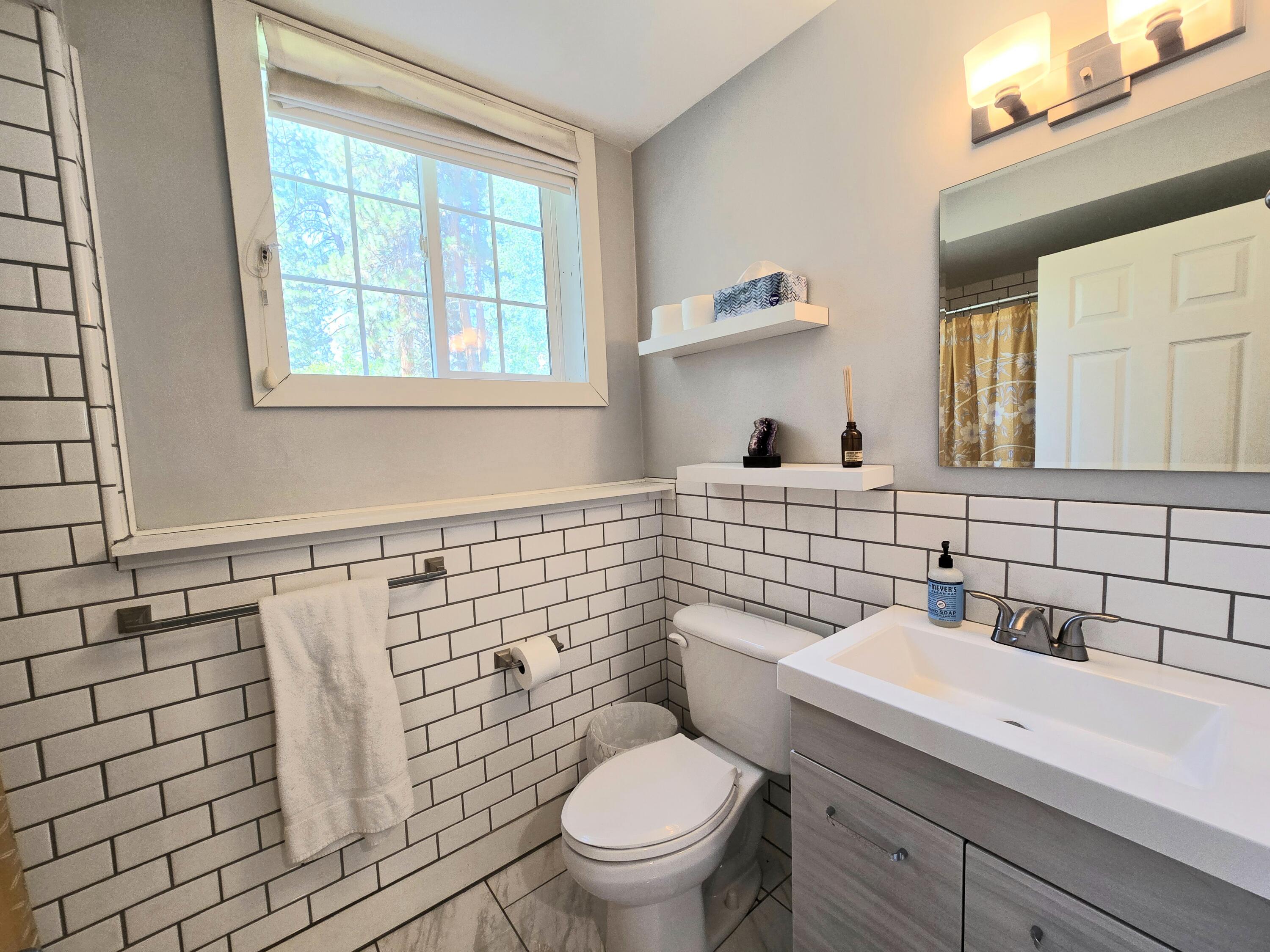 10211 Old Fort Road Klamath Falls, OR 97601 - Photo 52 of 79 Third bathroom