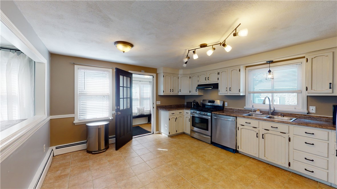 363 Smith Street Fall River, MA 02721 - Photo 14 of 38 Gallery Image 14