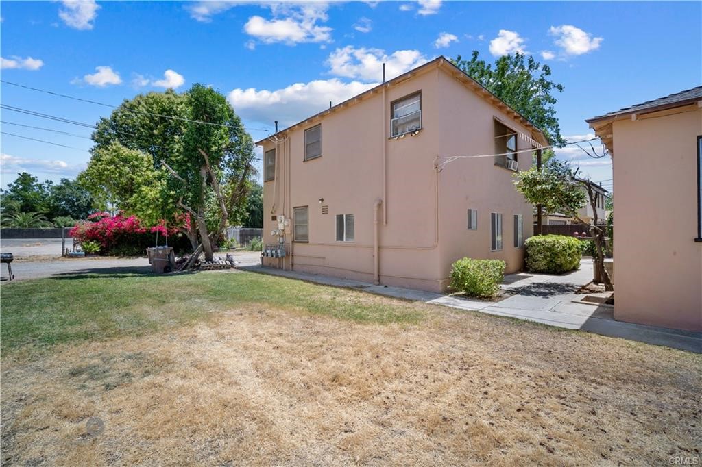 208 Brink Drive Bakersfield, CA 93304 - Photo 6 of 10 a house view with a garden space