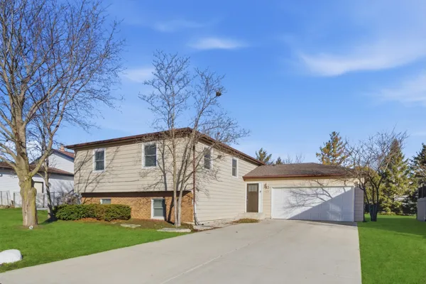 $439,000 | 766 Michigan Avenue, South Elgin, IL 60177