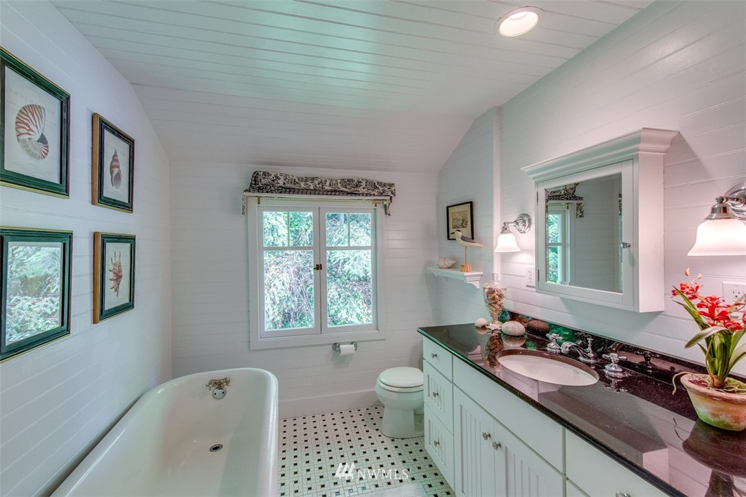 7349 Springridge Road Northeast Bainbridge Island, WA 98110 - Photo 20 of 24 Gallery Image 20