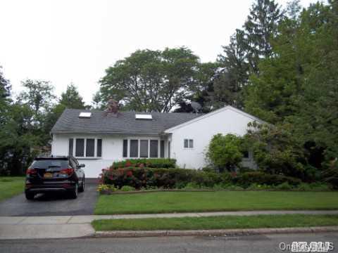 17 Venus Road Syosset, NY 11791 - Photo 1 of 1