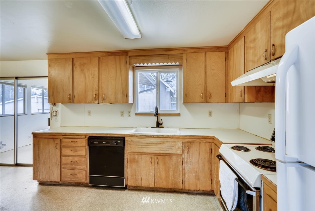 823 Southwest 124th Street Seattle, WA 98146 - Photo 11 of 38 Gallery Image 11